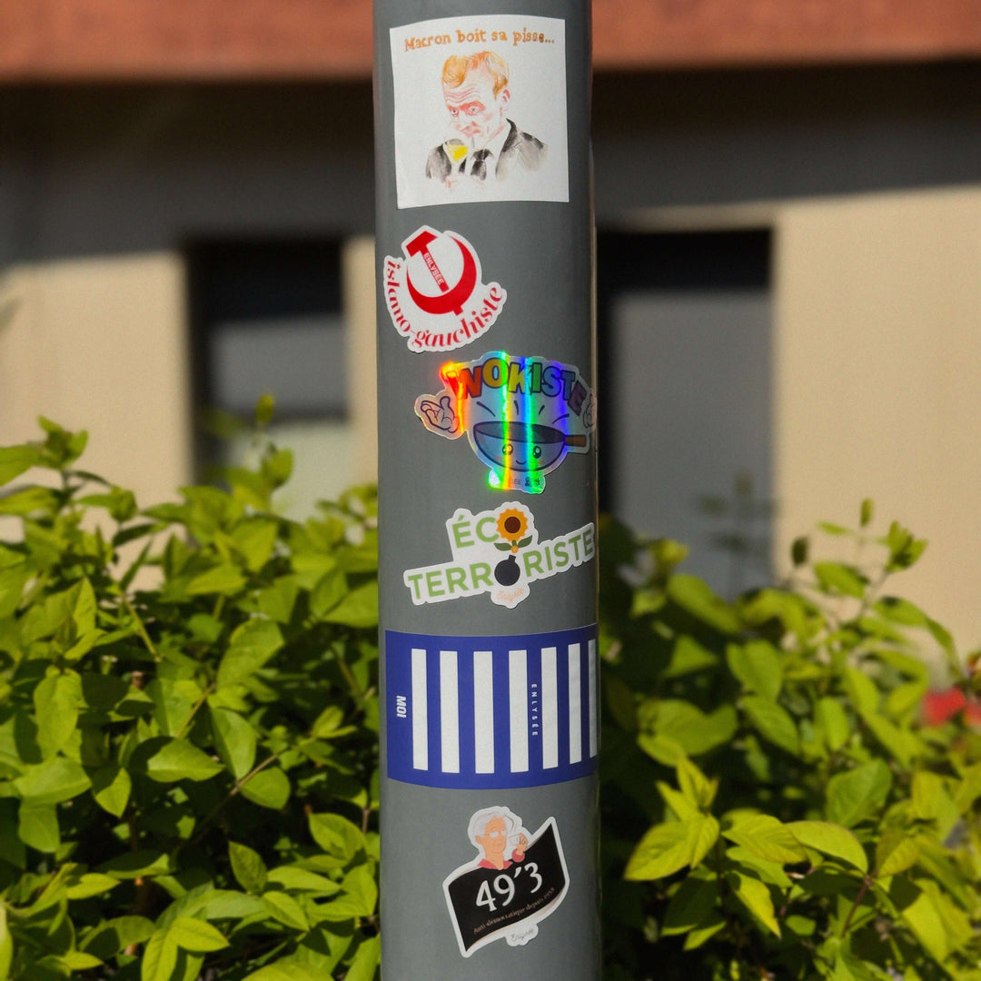 Pack de 6 stickers Enlysee collés sur un poteau