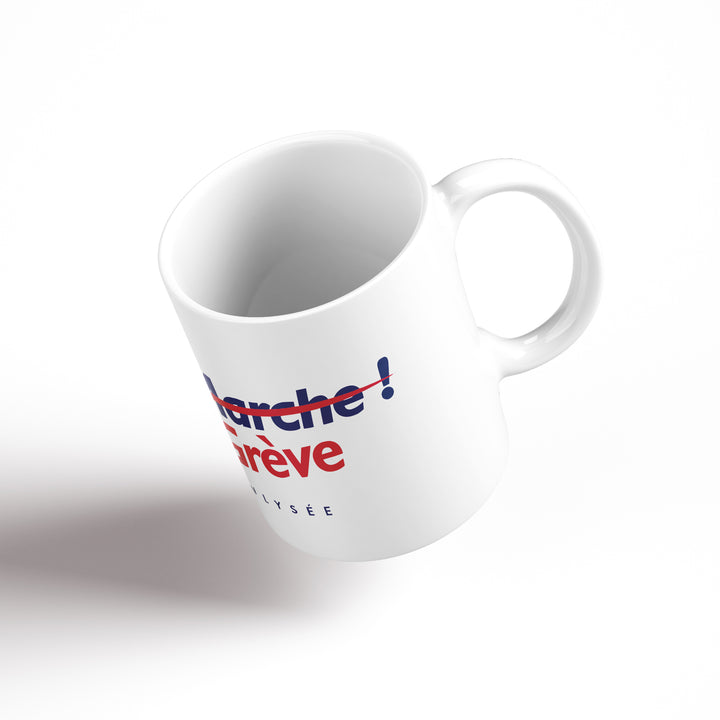 vue de plongée du mug en marche, plutôt en grève